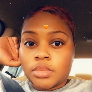 Meet your Posher, Kella